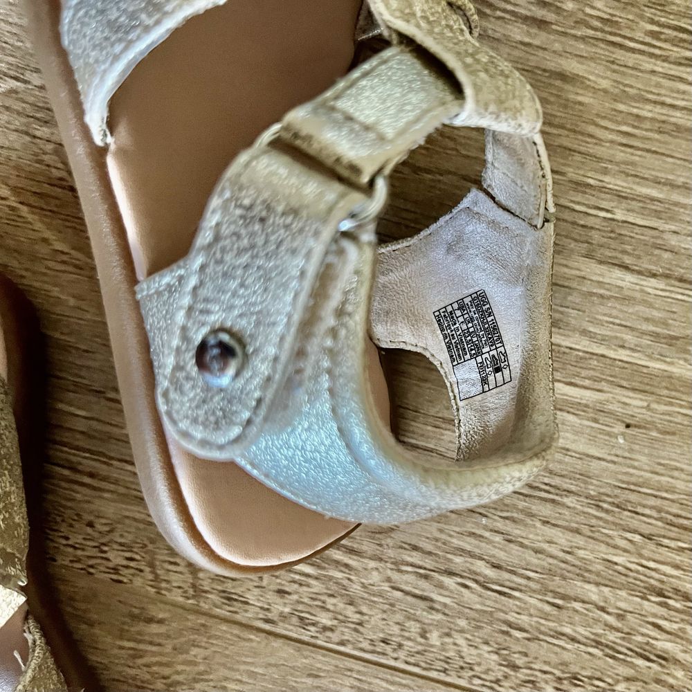 Детски сандали UGG 23.5 номер
