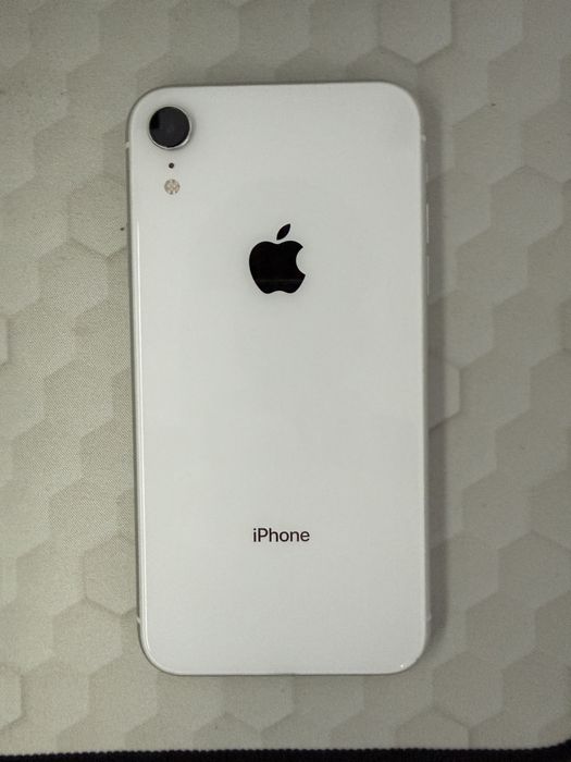 iPhone XR 64gb alb, liber in rețea