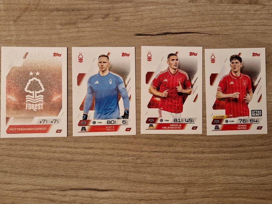 Vând sau schimb cartonașe cu fotbaliști