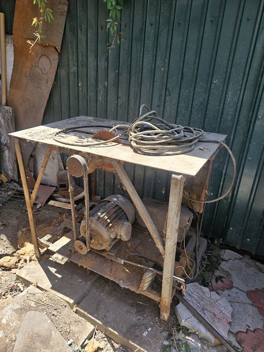 Продам циркулярную  пилу  рабочая