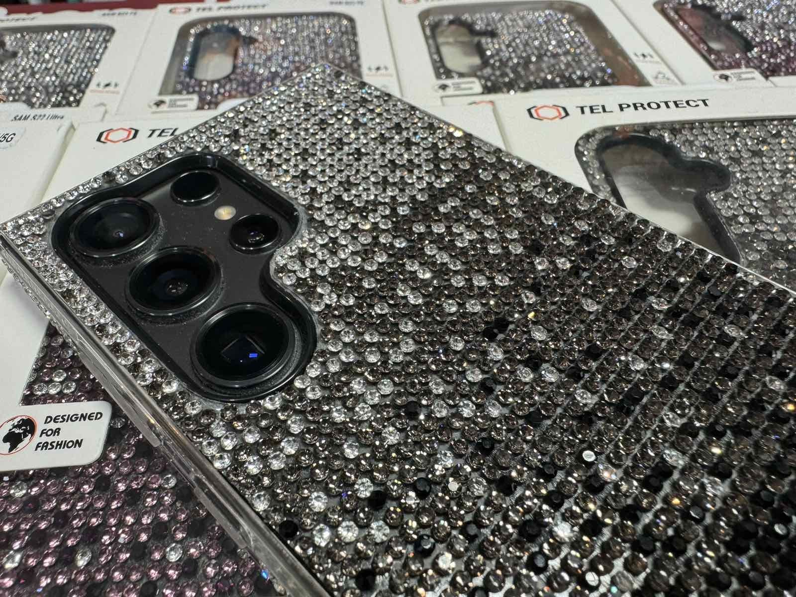 Луксозен силиконов гръб с блестящи камъчета за iPhone и Samsung