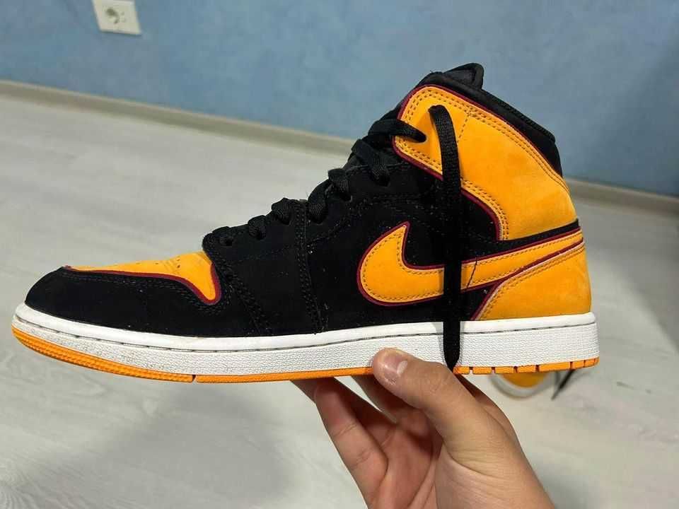 Air Jordan 1 portocaliu cu negru