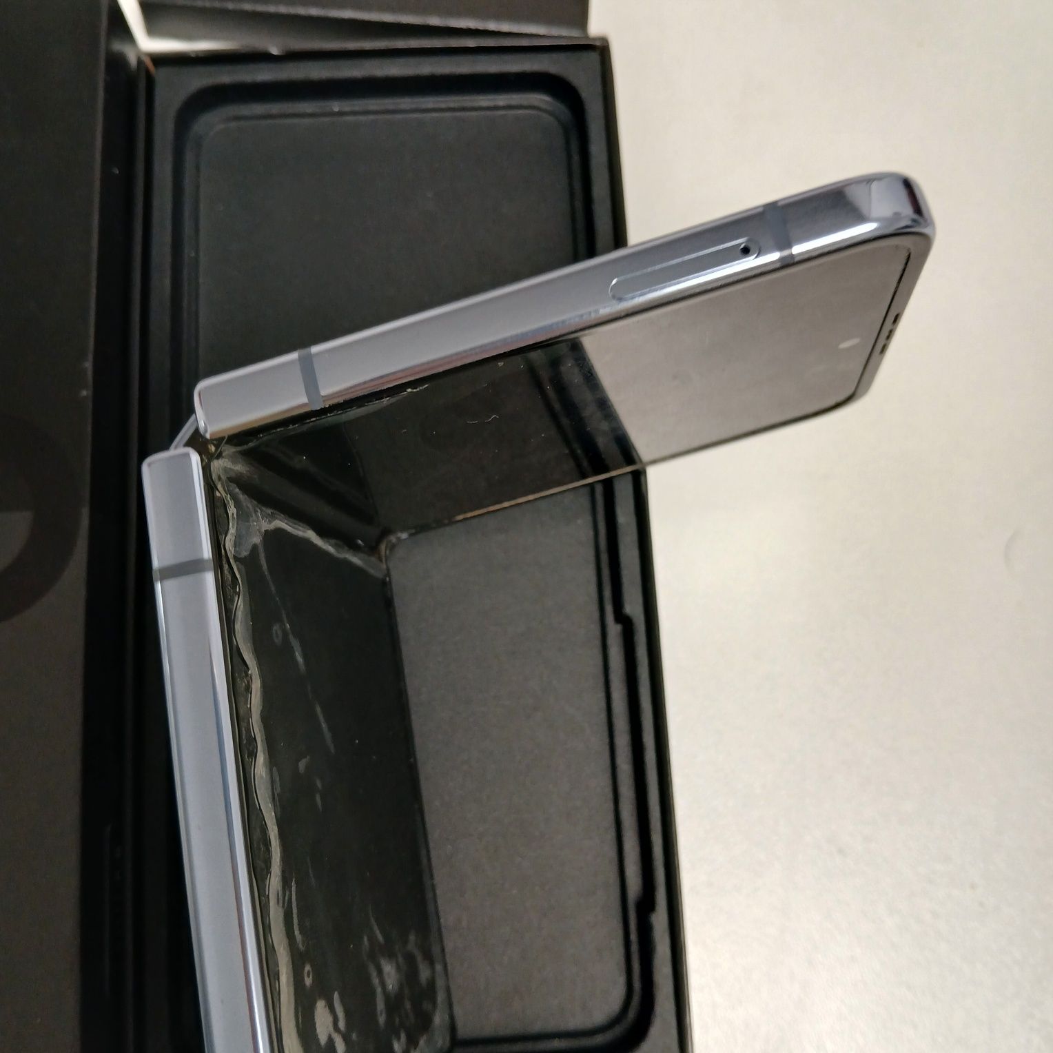 Телефон Samsung Flip 4