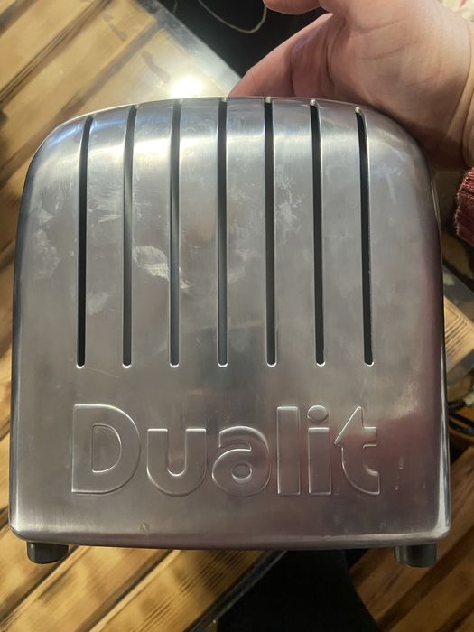 Чисто нова тостер машина Dualit