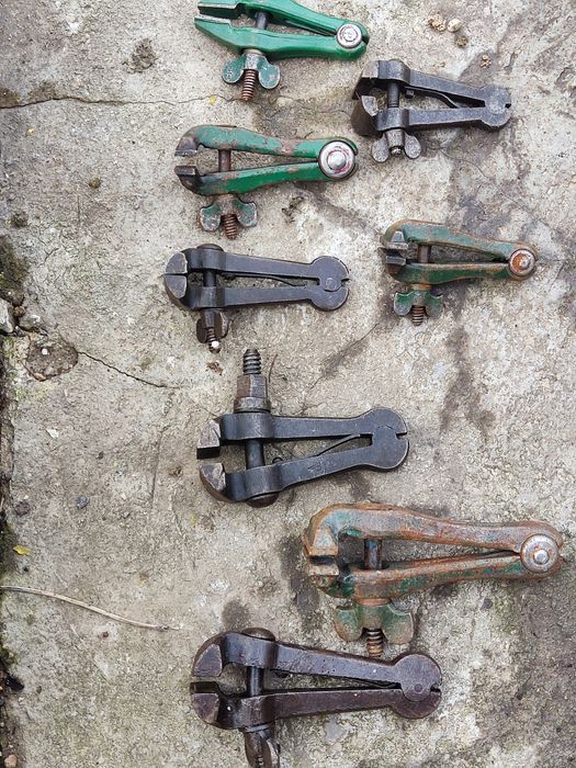 Vind 8 menghine pentru meseriaș