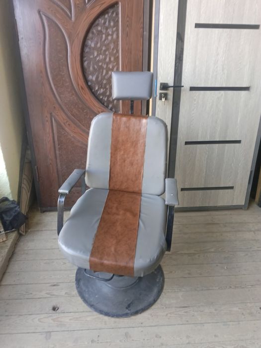 Парикмахерское кресло