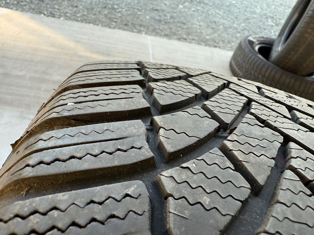 4бр. Зимни Гуми С Борд 235/55R/18 -BRIDGESTONE- DOT:3822- 5.7мм+5.3мм