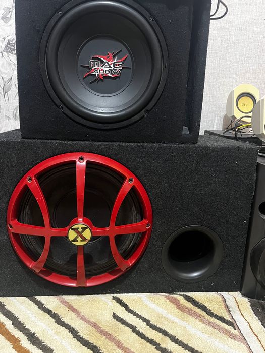 Бас каси едната е от 200-800w другата е от 500-150w и усилвател 200w