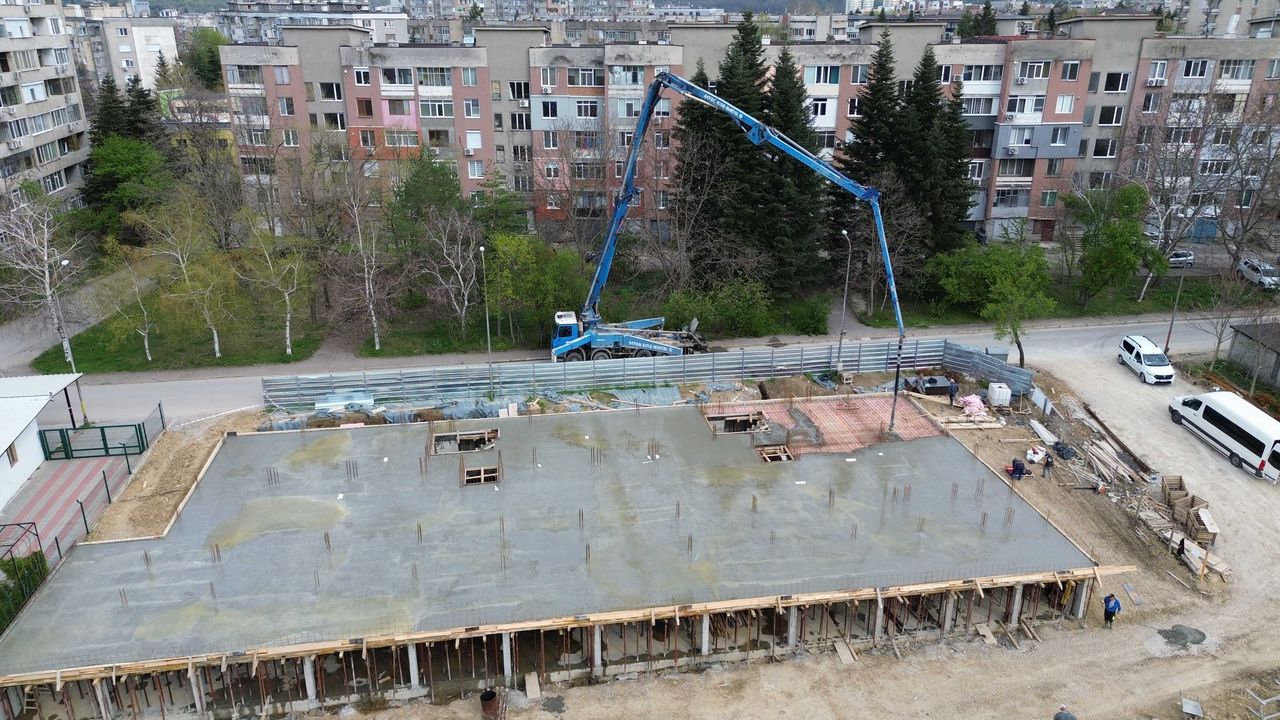 Продава се Тристаен апартамент в Търговище, Запад 1 - 88 кв.м за 1080 €/кв.м - Снимка #2
