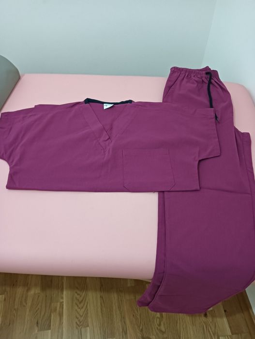 Masă masaj cu echipament și uniformă inclus
