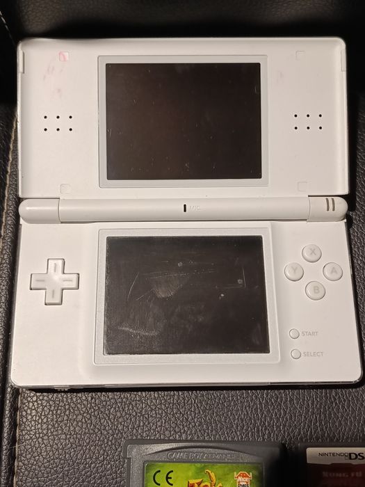 Consola Nintendo DS Lite + incarcator + jocuri