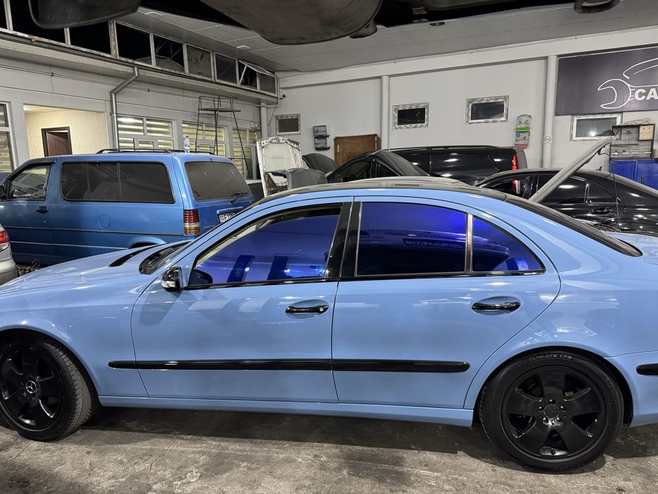 Mercedes W211 plyonka qilingan