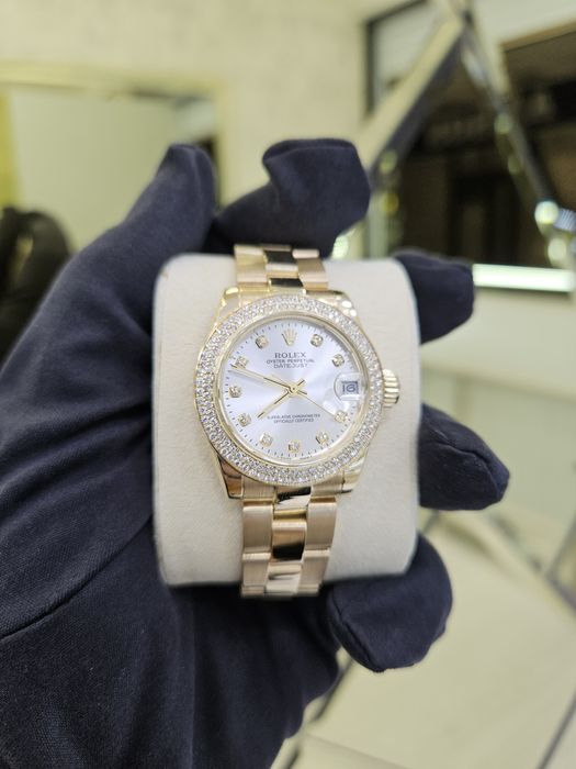 Продам женские золотые часы Ролекс