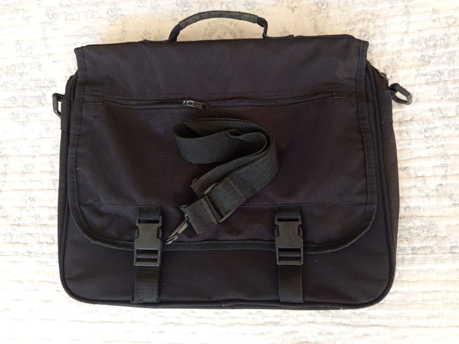 Продам сумку для ноутбука.