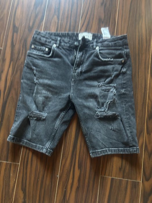 Vand blugi vara Bershka numar 38 impecabili