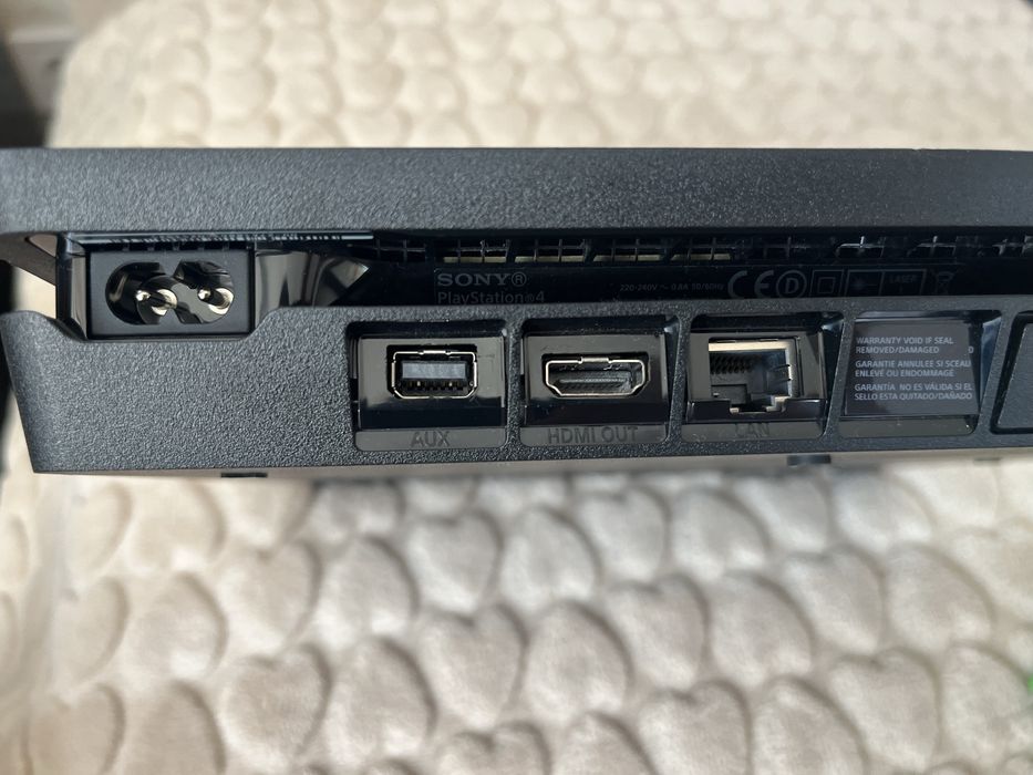 Playstation 4 slim + un controller + 8 jocuri
