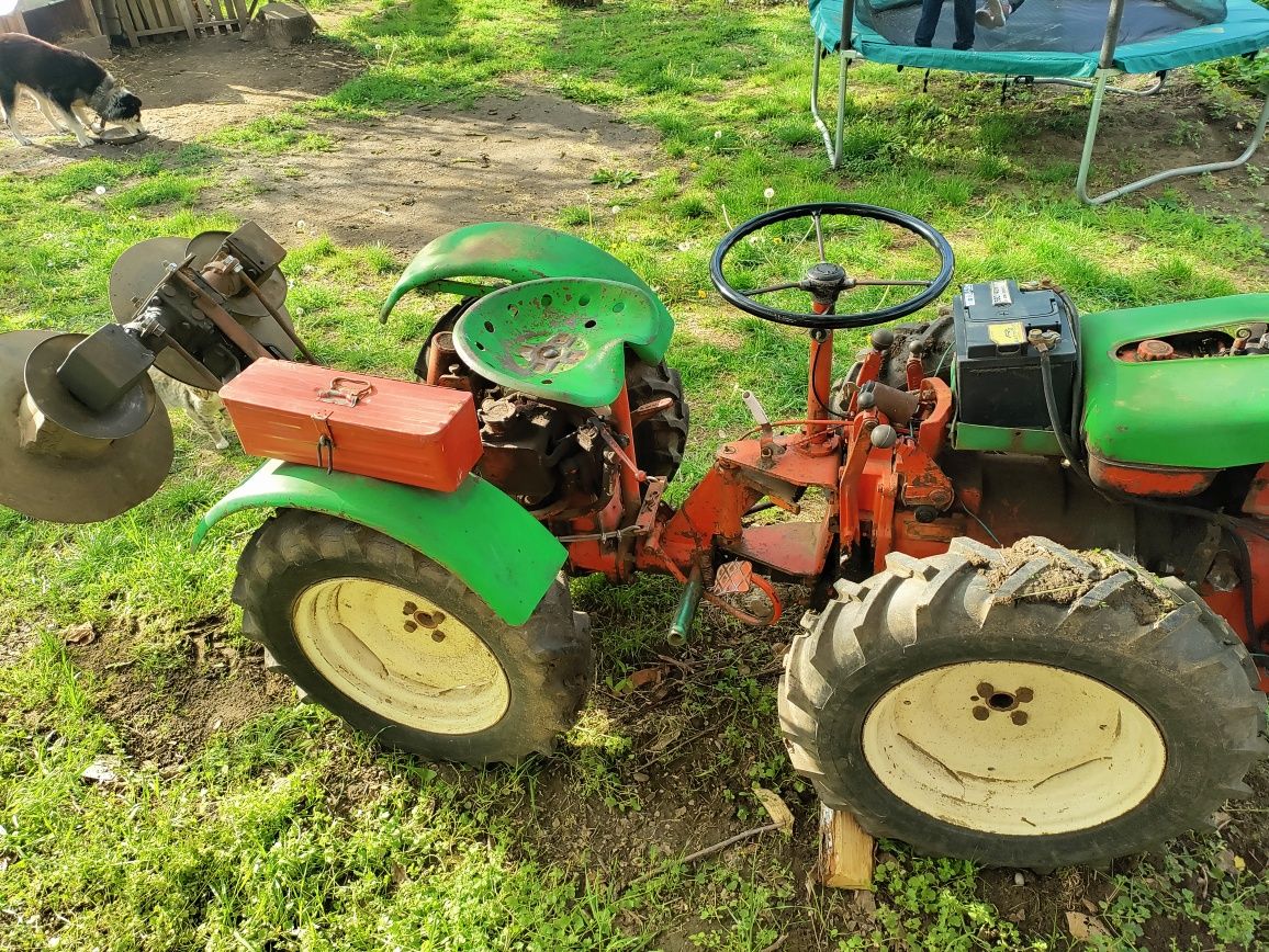 Tractoraș Pasquali  cu cositoare