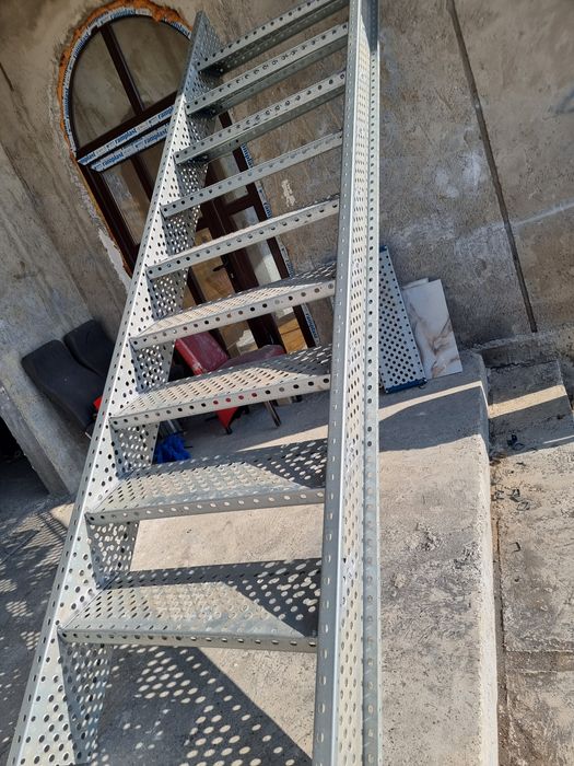 Confectionam scarii metalice zincate exterioare și pentru incendii , p