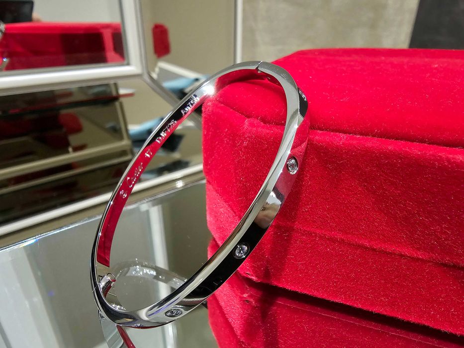 CARTIER Love White Gold 10 Diamonds Small Model Гривна с Отверка