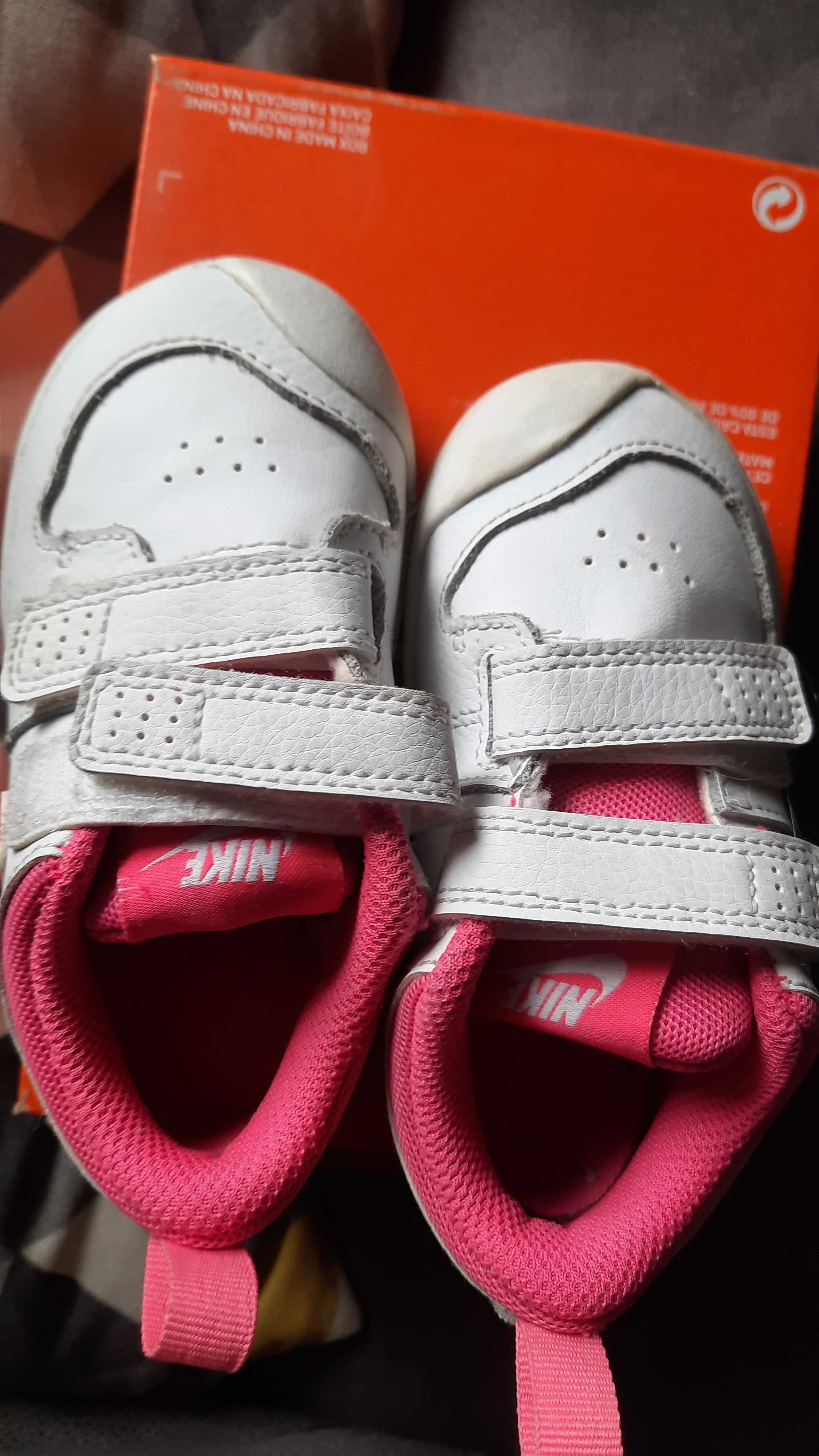 Nike  бели обувки 23