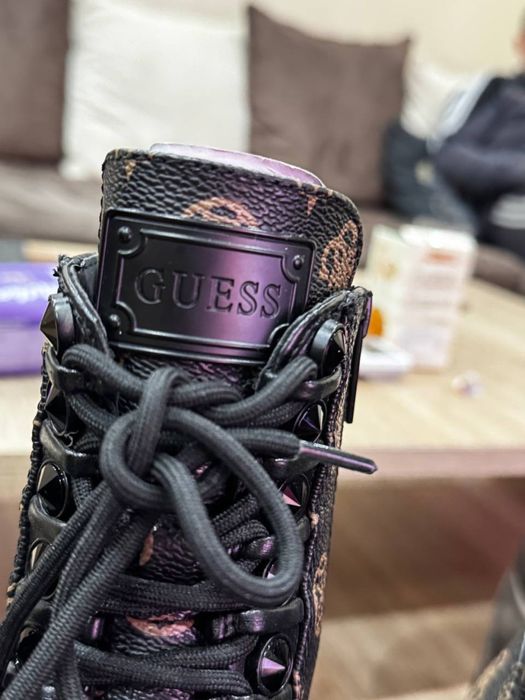 Оригинални боти Guess