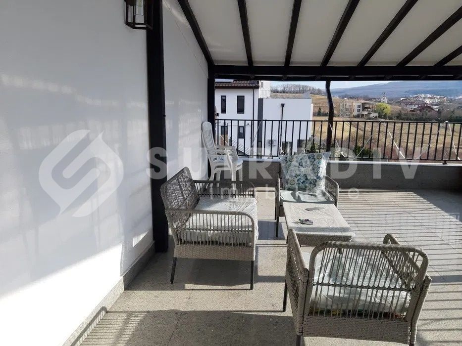 Casă de tip duplex cu 3 dormitoare, terasă panoramică și curte