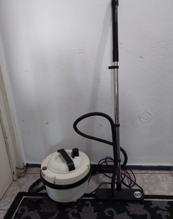 Vând aspirator cu vapori second-hand