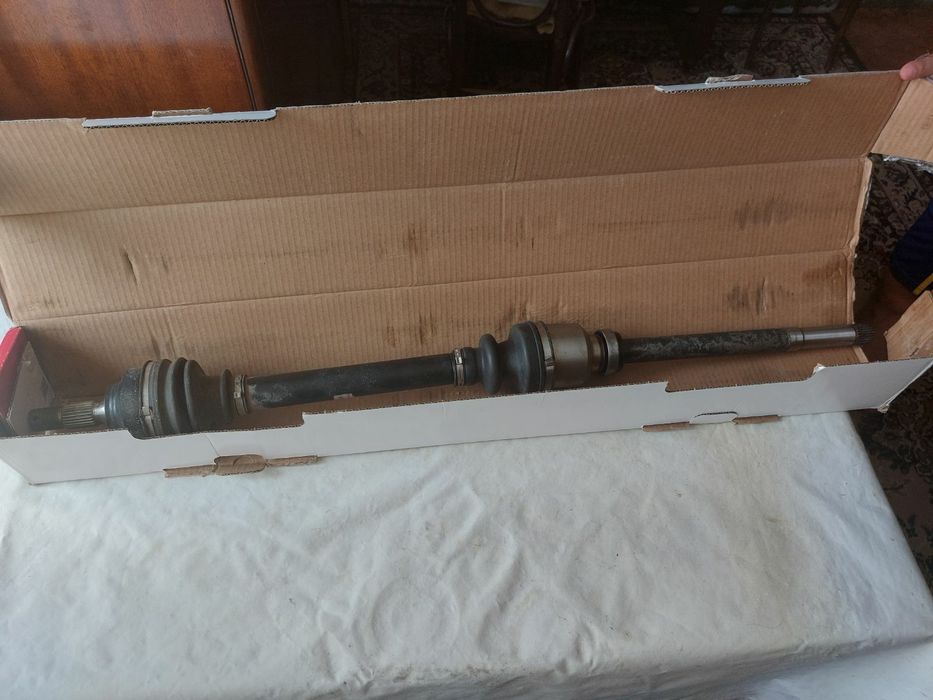 Полуоска с каре. Пежо 308 1.6 HDI