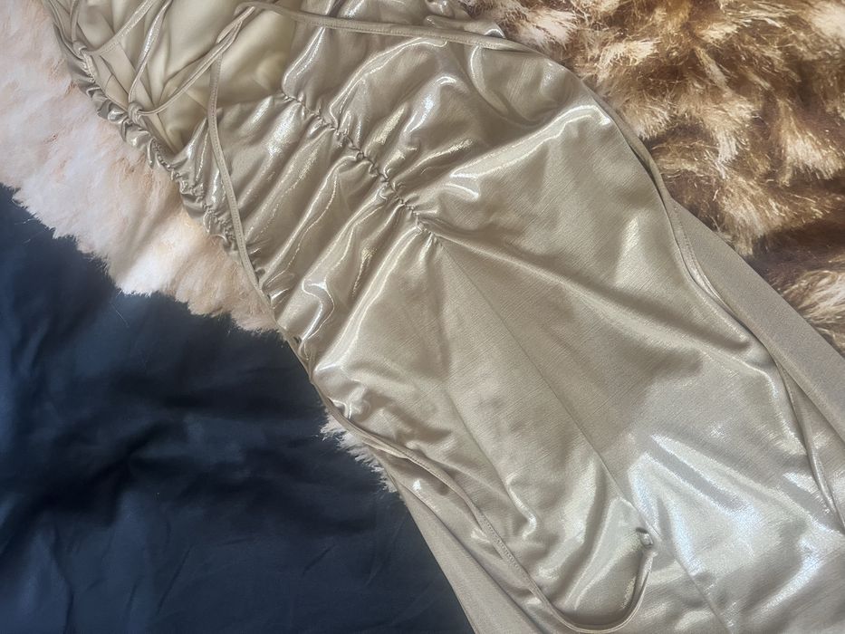 Елегантна рокля