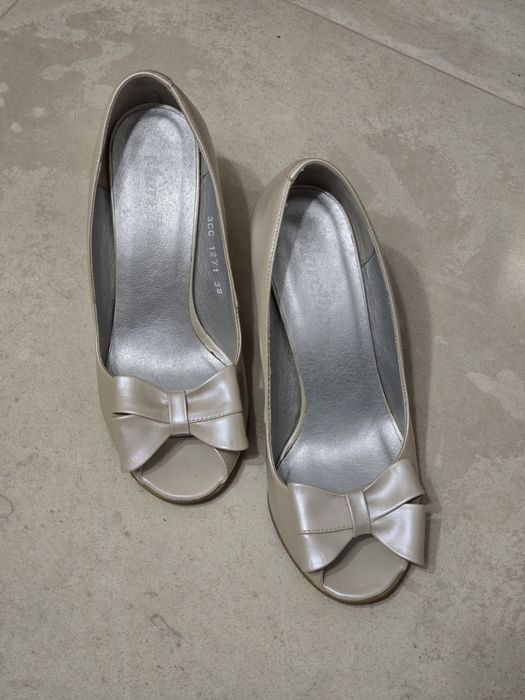 Pantofi cu toc nr 38