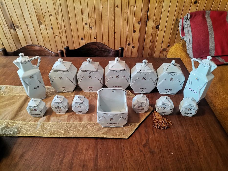 Порцеланов сервиз за подправки