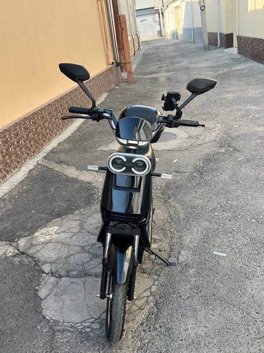 Skuter Demansh
5ta yangi akumlayorli
Tuliq zaryad 55-60km yur