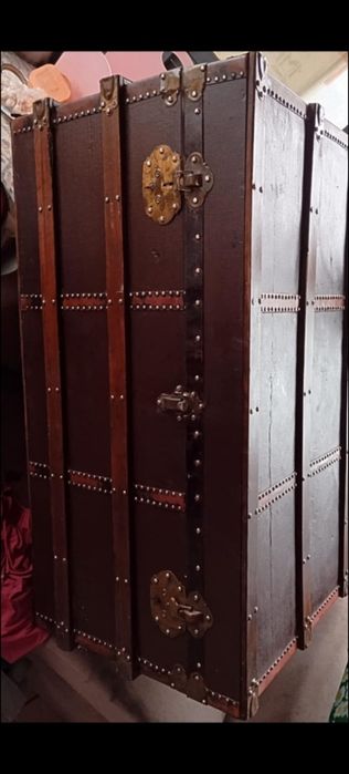 Vind cufăr vechi are 1 metru lungime și 50 latime și înălțime