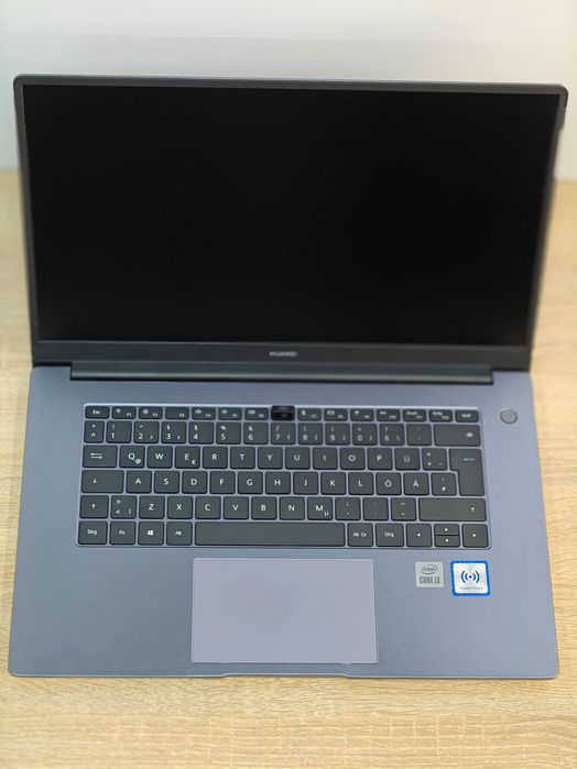 Huawei MateBook D15 / Core i3-10110U / 8GB DDR4 / SSD 256GB / 15.6"