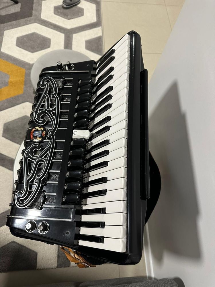 Acordeon scandalli, 120 basi, pikolo, fara cassotto!!