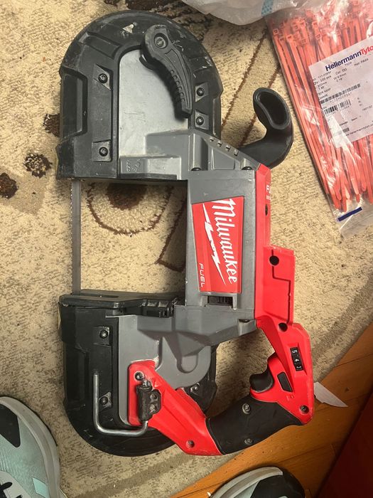 Corp  Fierastrau cu banda Milwaukee m18 CBS 125