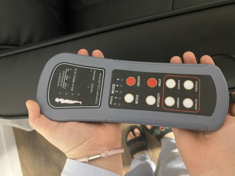 Vand scaun de masaj cu suport de picioare