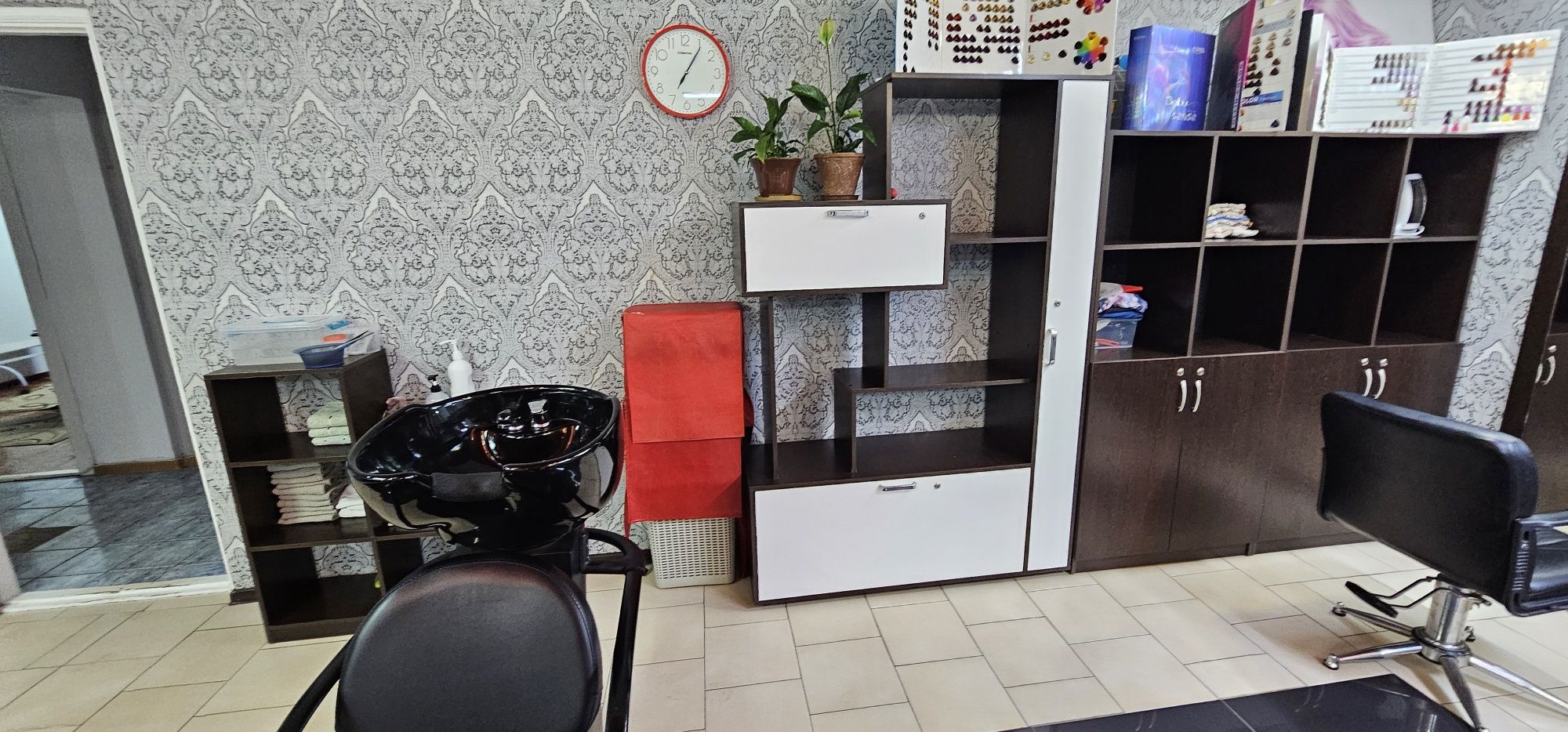 Аренда 2 кресла парикмахера Шарм