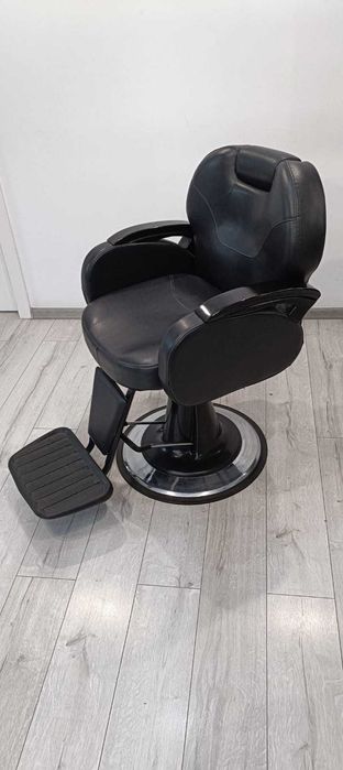 Vând  2 scaune frizerie stare foarte buna