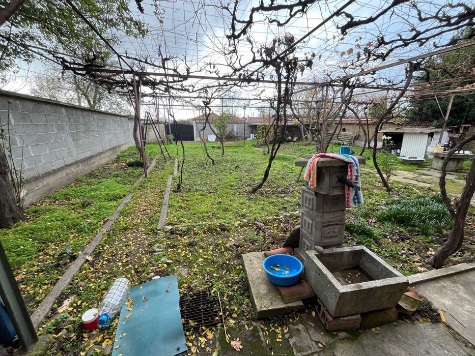 Отдава под наем къща в гр. Крън
