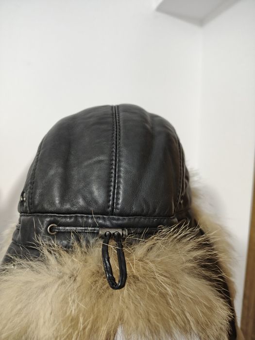 Vând căciulă bărbătească din blană de enot