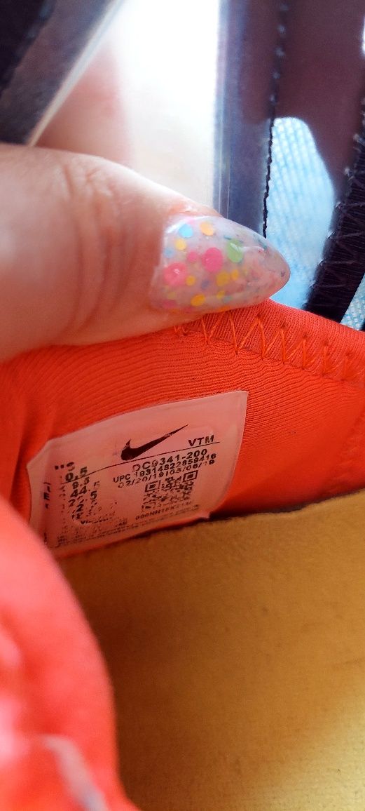 Маратонки NIKE LeBron James 19
