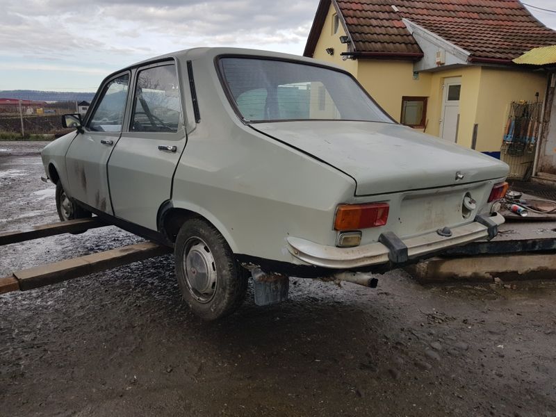Dezmembrez sau vând  Dacia 1300