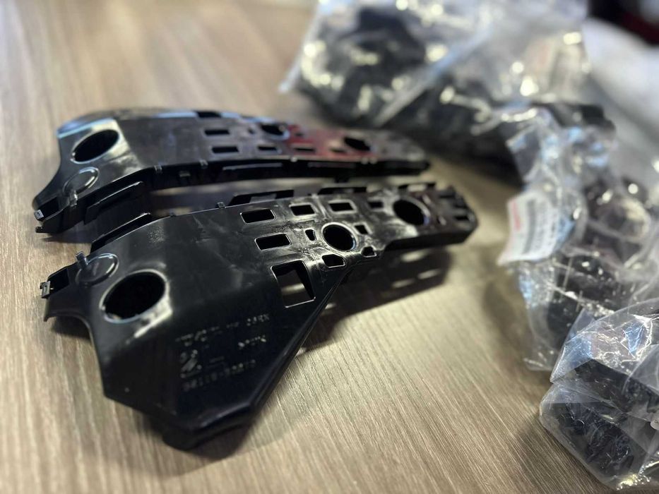 Крепление бампера оригинал на Toyota Prado 150