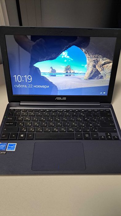 Asus E203N  notebook,без зарядно,за части