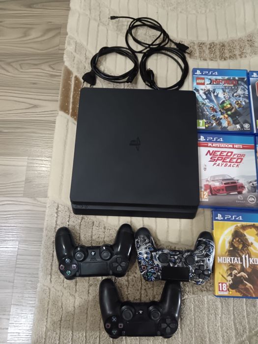 Ps4 slim със конзоли и игри