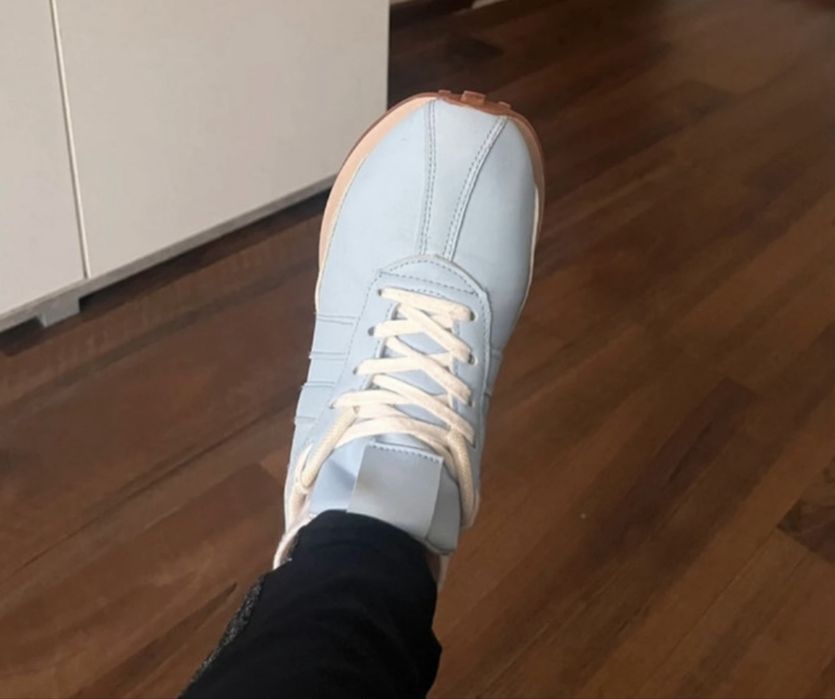 Adidasi comozi superbi marime 36.