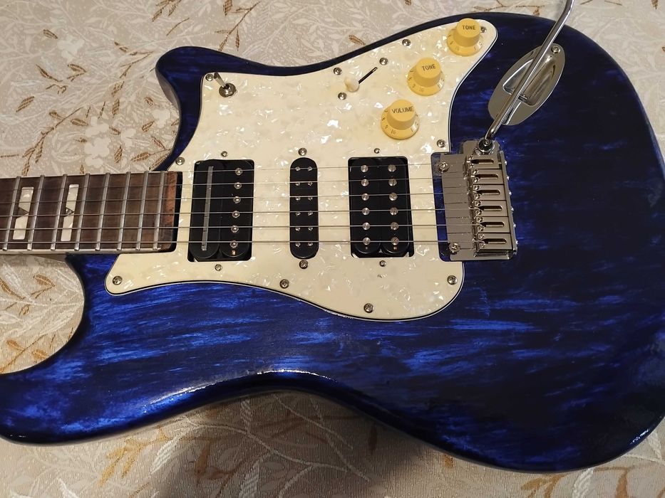 продава нова китара