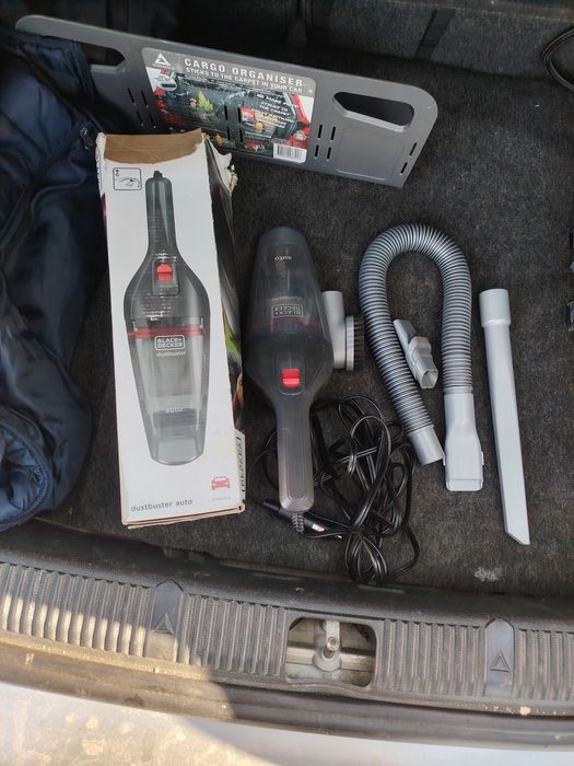 Aspirator auto black decker cu accesorii