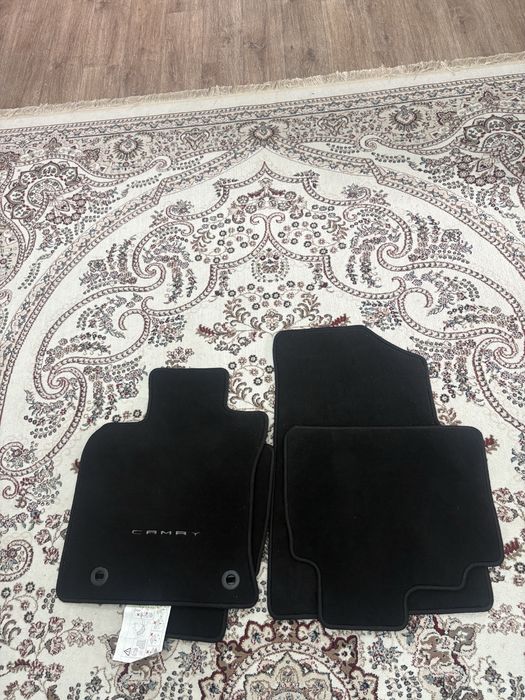 Полики Camry 70-75! Состояние новое! Велюр, черного цвета. Торг есть!!